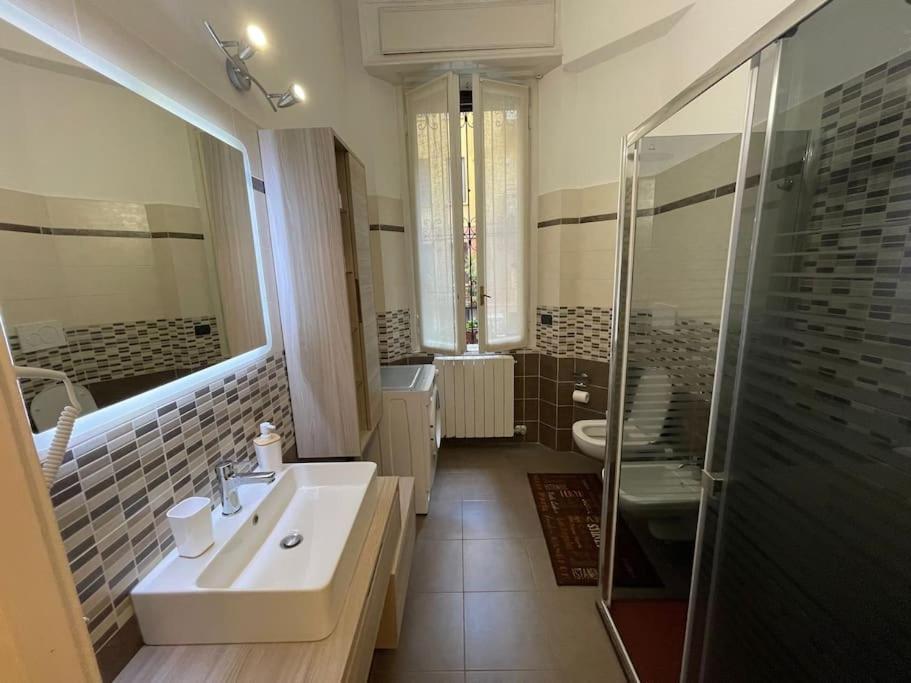 Nel Quartiere Bayres Completamente Rinnovata Appartamento Milano