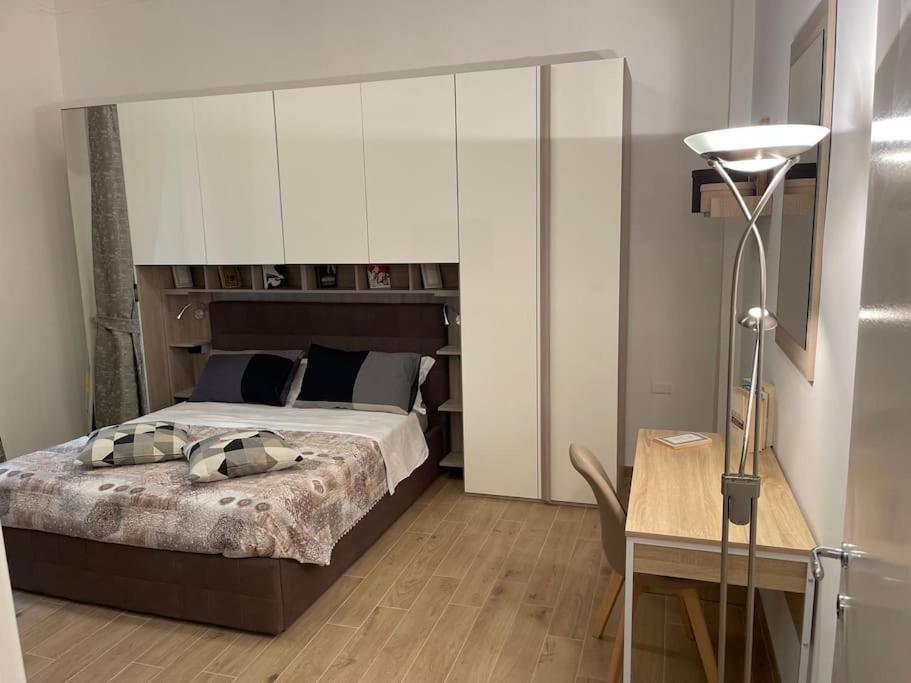 Nel Quartiere Bayres Completamente Rinnovata Appartamento Milano